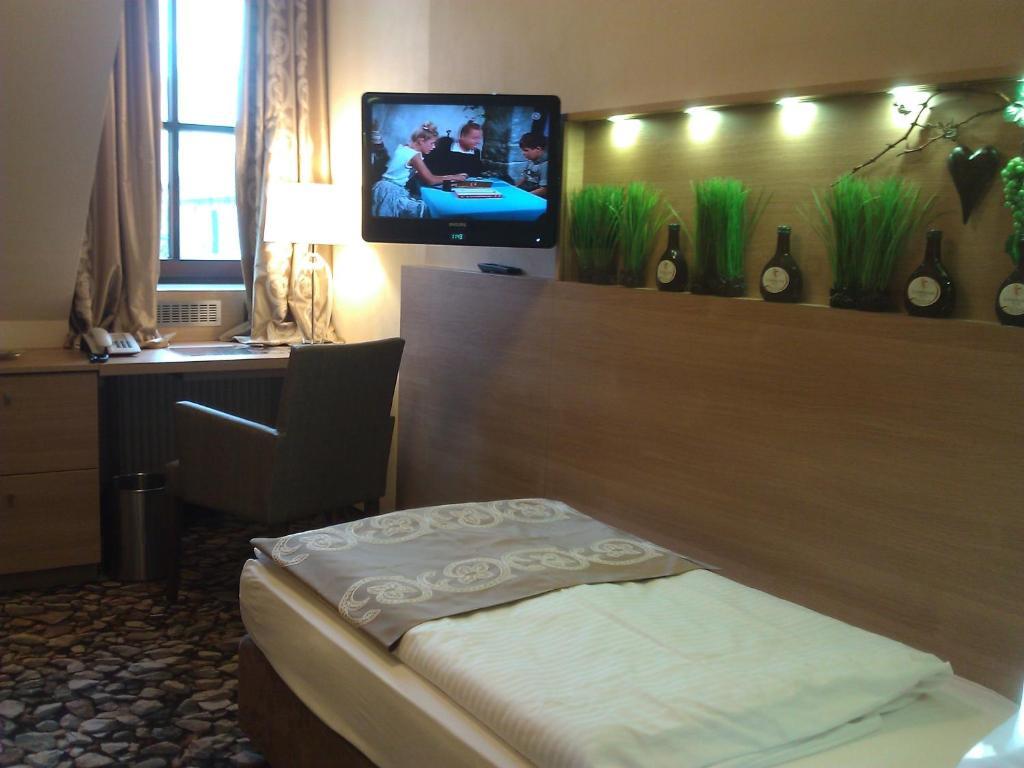 Spundloch- Das Hotel & Weinrestaurant Veitshochheim Phòng bức ảnh